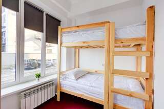 Отель WHITE HOTEL & HOSTEL Бишкек Спальное место на двухъярусной кровати в общем номере для женщин-9