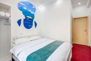Отель WHITE HOTEL & HOSTEL Бишкек Двухместный номер с 2 отдельными кроватями и душем-5