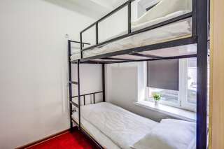 Отель WHITE HOTEL & HOSTEL Бишкек Спальное место на двухъярусной кровати в общем номере для женщин-9