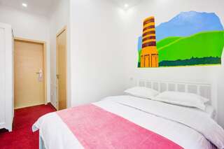 Отель WHITE HOTEL & HOSTEL Бишкек Двухместный номер Делюкс с 1 кроватью и ванной-5