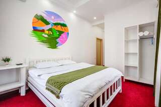 Отель WHITE HOTEL & HOSTEL Бишкек Двухместный номер Делюкс с 1 кроватью и ванной-6