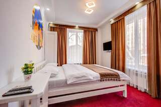 Отель WHITE HOTEL & HOSTEL Бишкек Двухместный номер Делюкс с 1 кроватью и душем-10